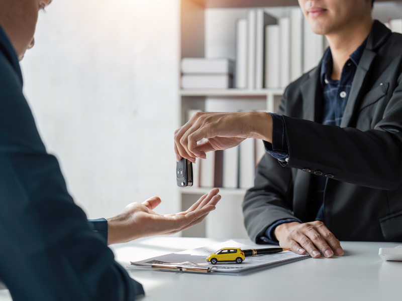 A lender hands over the keys to a new car to a borrower with bad credit