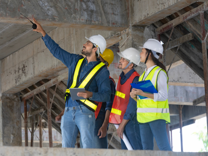 Head contractor discussing and reviewing an ongoing construction site