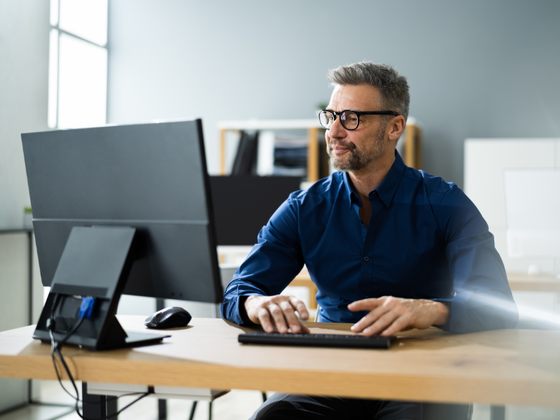 A business owner viewing his business’s aged receivables through an online platform
